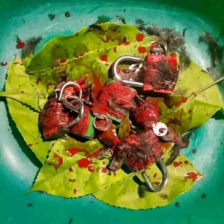 Envoûtement avec cadenas