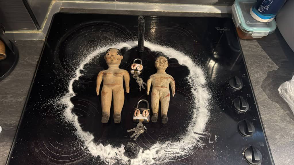 envoûtement avec cadenas